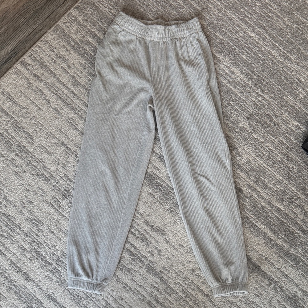 Aritzia Light Gray Ribbed Knit Jogger Pants